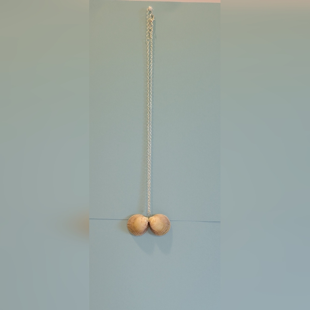 Elegant Handmade Natural Color Double SeaShell Pendant Necklace